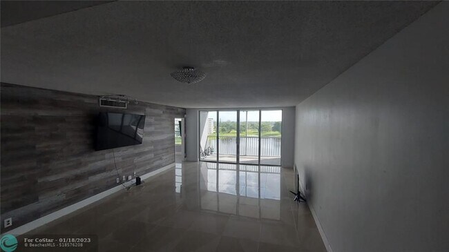 Building Photo - 3051 N Course Dr