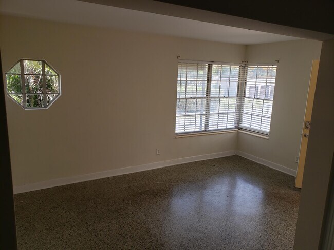 Foto del edificio - 3637 S Olive Ave