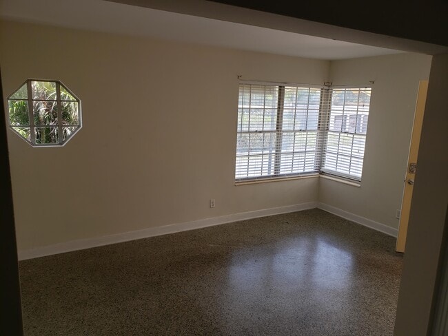 Building Photo - 3637 S Olive Ave