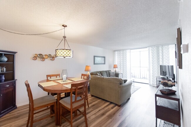 Foto del edificio - 1000 Cove Cay Dr