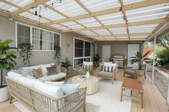 Building Photo - 5027 Ensign St