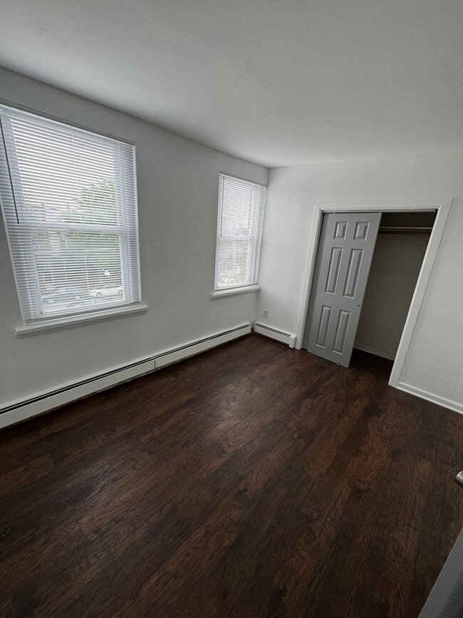 Foto del edificio - 424 E Girard Ave