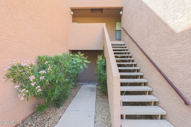 Building Photo - 16657 E Gunsight Dr