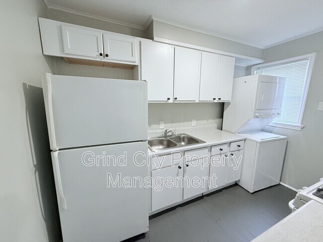 Foto del edificio - 2844 Dell Ave