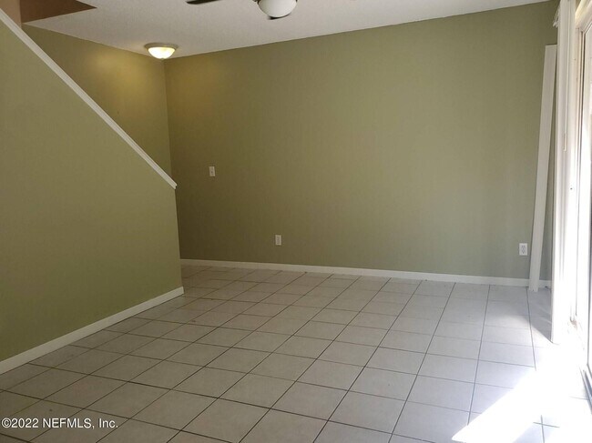 Foto del edificio - 2300 Twelve Oaks Dr