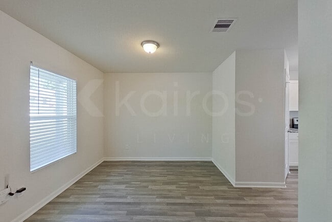 Building Photo - 213 Big Oak