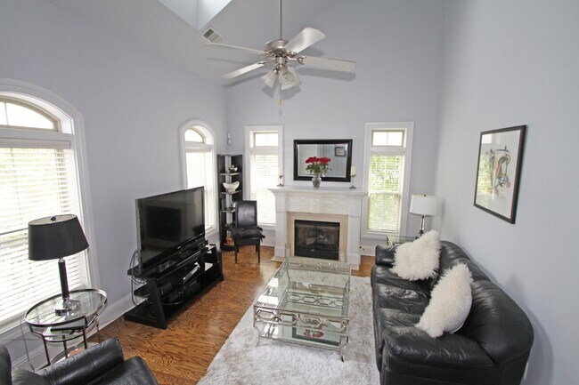 Building Photo - 214 Le Gran Cove NE
