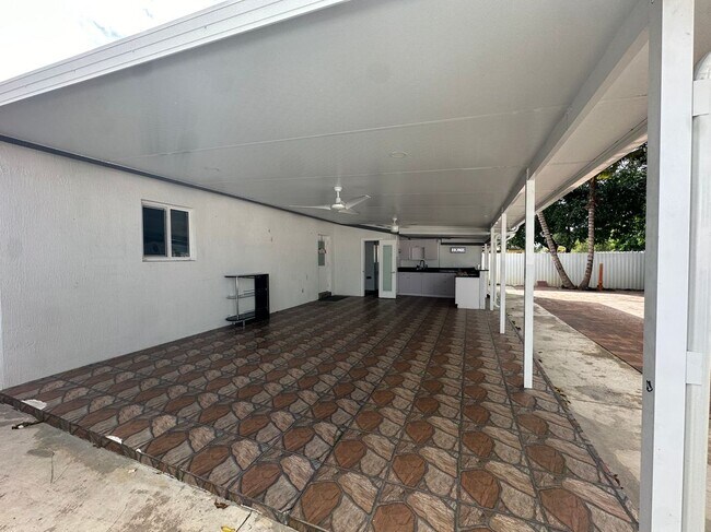 Foto del edificio - 1211 W 34th St