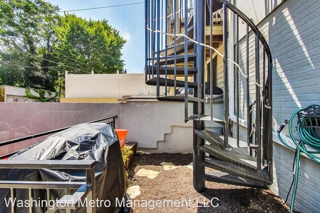 Building Photo - 3 br, 3.5 bath House - 157 U Street NE #1