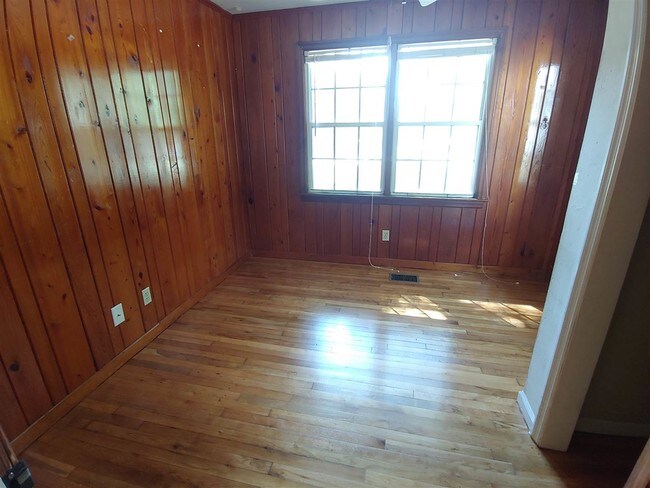Building Photo - 229 Dixie Dr