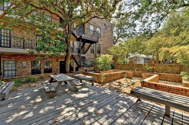 Building Photo - 2801 Rio Grande St