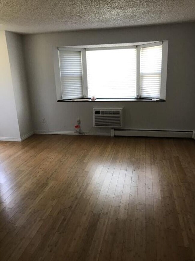 Foto del edificio - Two Bed Condo With Attached Garage Availab...
