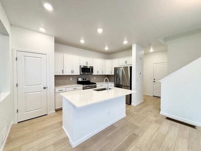 Foto del edificio - December FREE If Lease Starts By Nov. 15!!