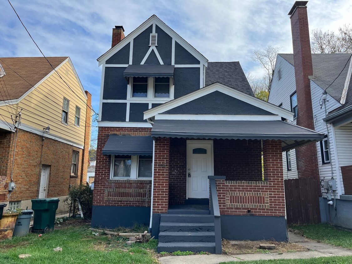 Primary Photo - 2 bedroom with yard and garage