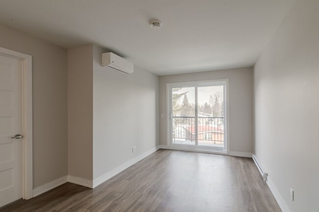 Photo du bâtiment - 1800 Rue Victoria