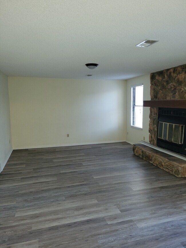 Building Photo - 205 Sagemont Cir