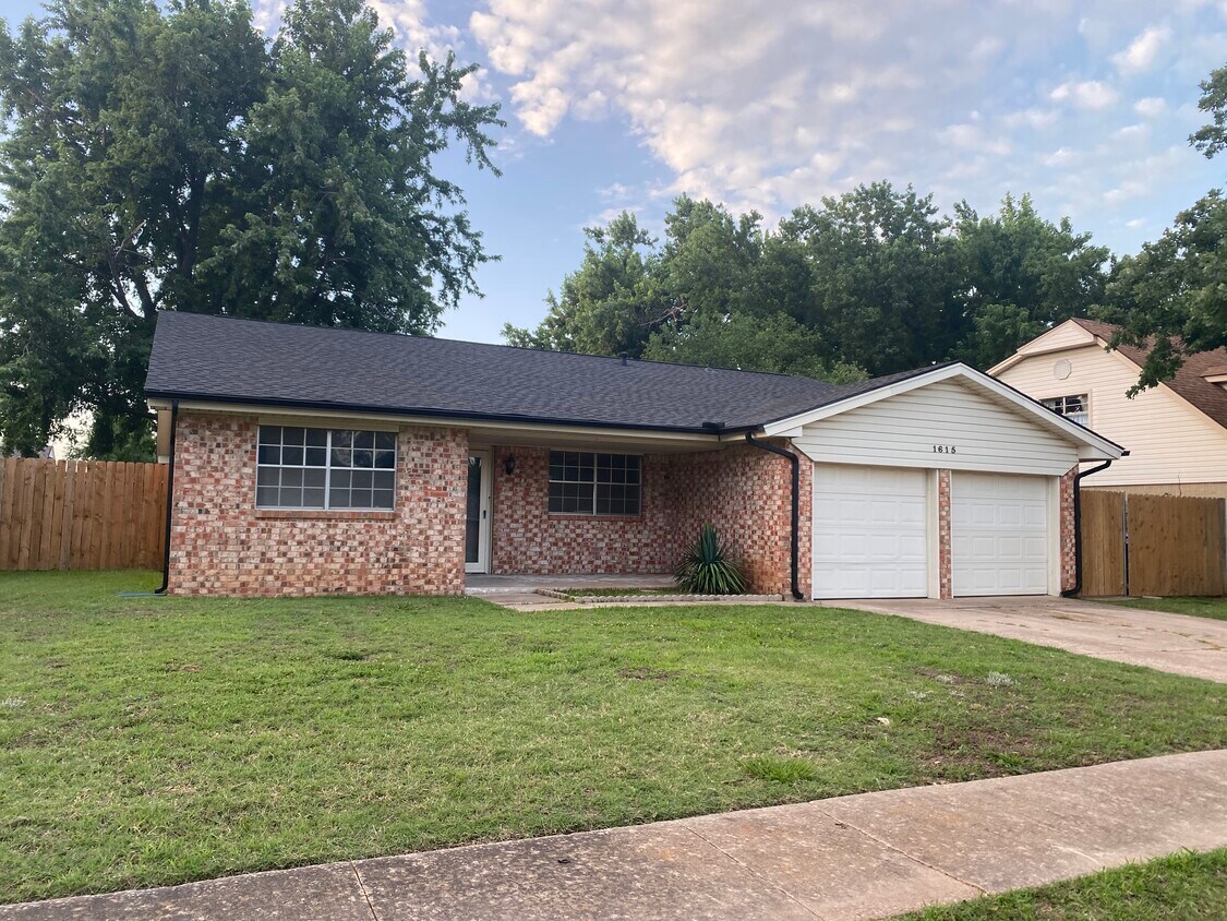 1615 Sandalwood Dr, Norman, OK 73071 House Rental in Norman, OK