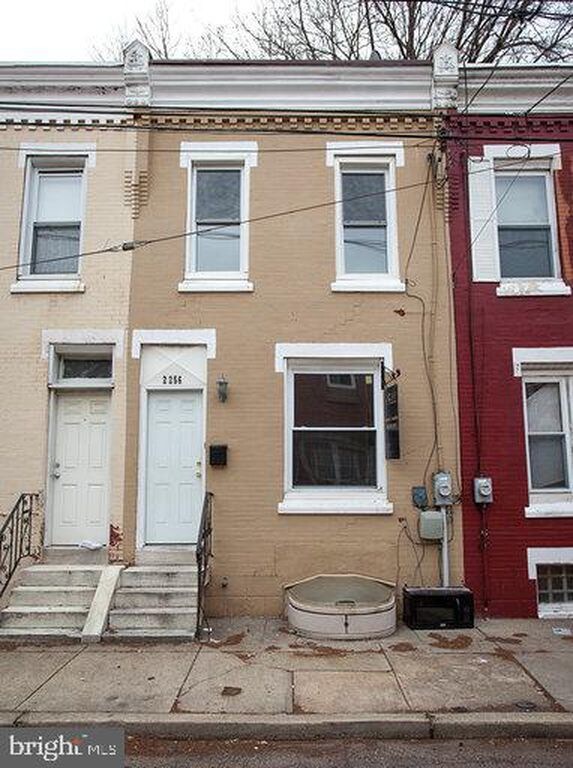 Primary Photo - 2256 N Sydenham St