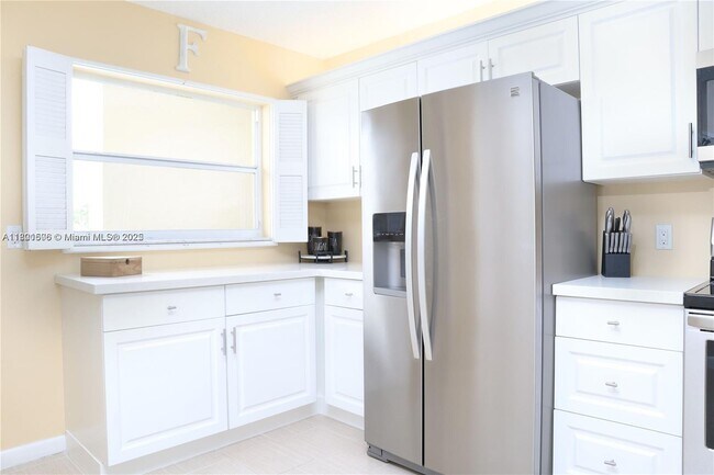 Foto del edificio - 23099 Barwood Ln N