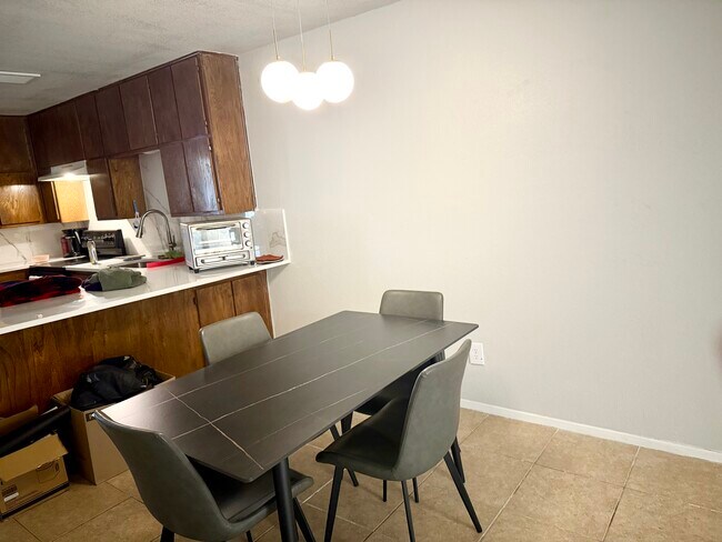 Building Photo - 2407 Ventura Dr