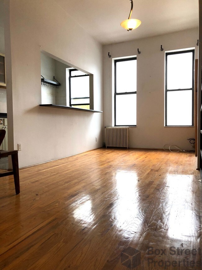 Foto del edificio - 1142 Manhattan Ave