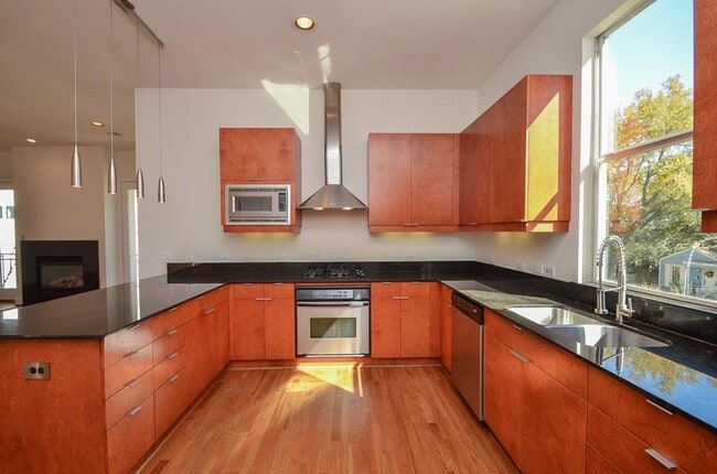 Building Photo - Stylish Corner Townhome Steps from Parks, Dining & Shopping