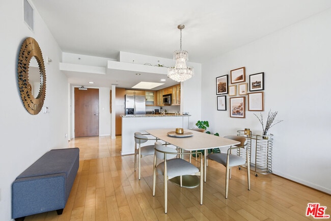 Building Photo - 13700 Marina Pointe Dr
