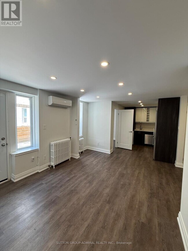 Photo du bâtiment - 699 Eglinton Ave W
