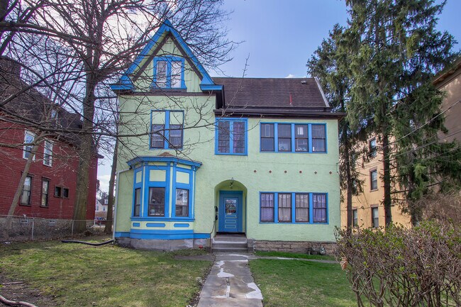 Building Photo - 442 Franklin Ave