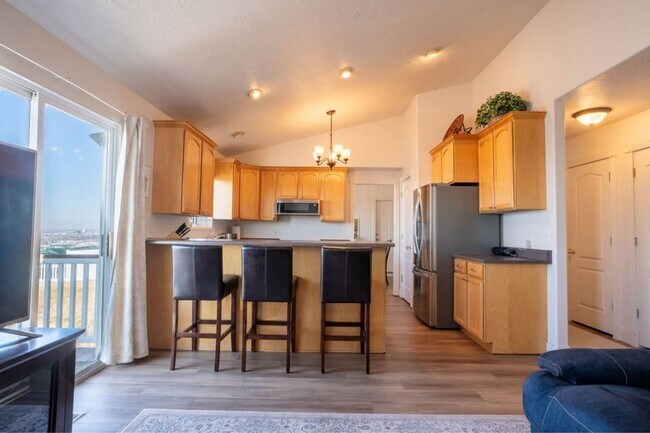 Building Photo - 1912 Oregon Ave