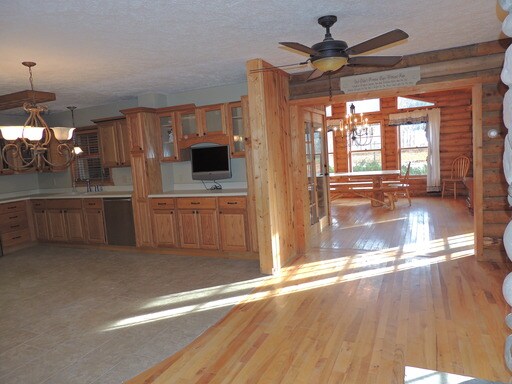 Foto del edificio - 817 N Lake Leelanau Dr