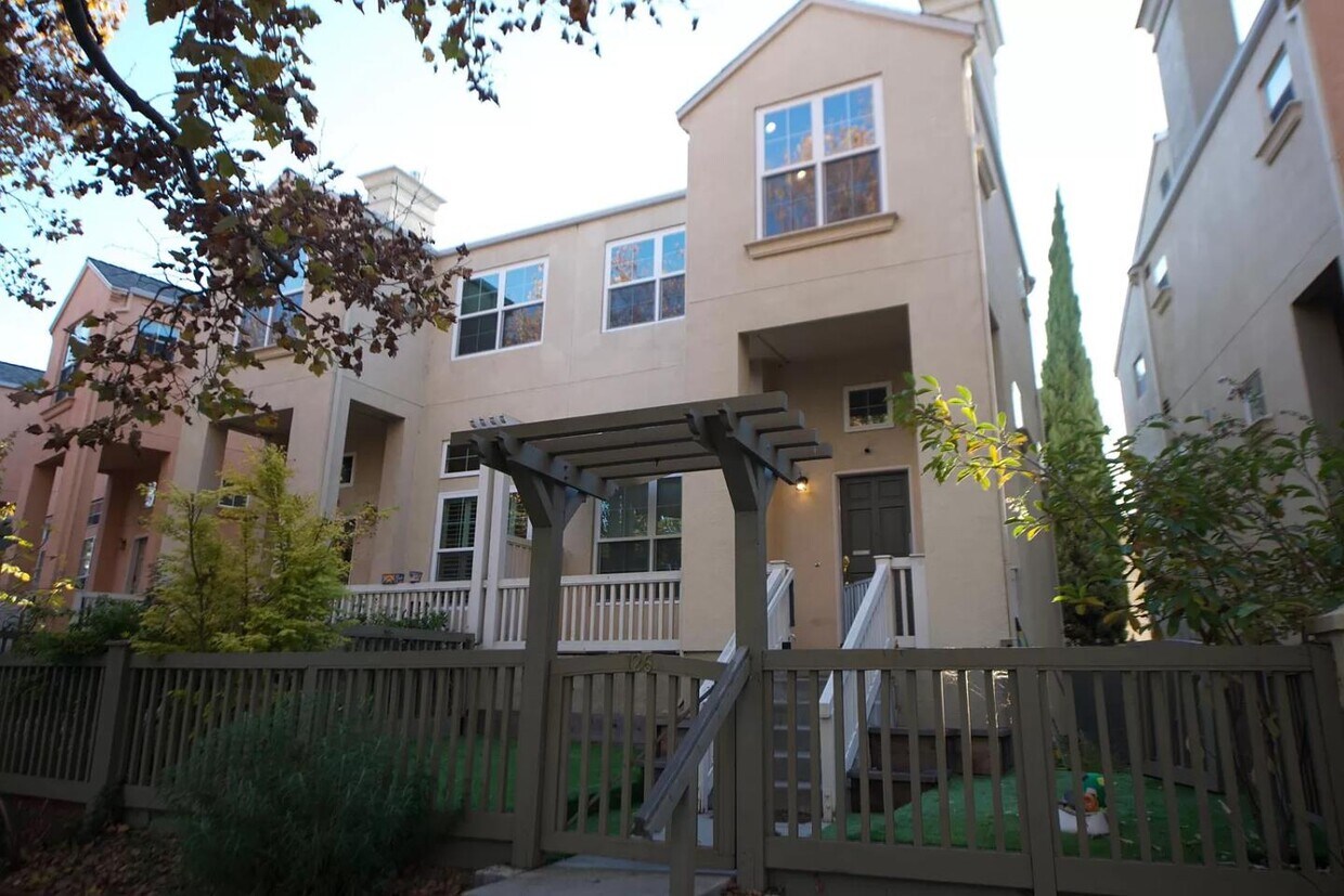 126 Alley Way, Mountain View, CA 94040 Townhome Rentals in Mountain