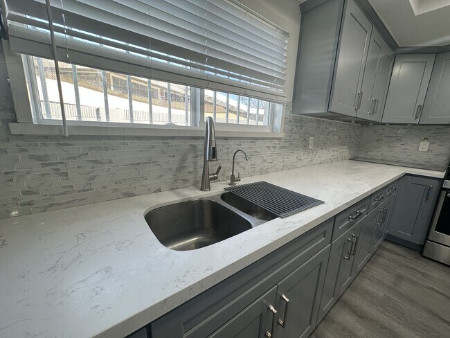 Building Photo - Beautiful house in Garden Grove