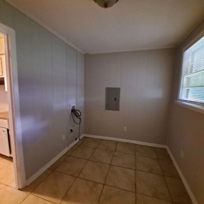 Foto del edificio - 1615 Gilson Rd