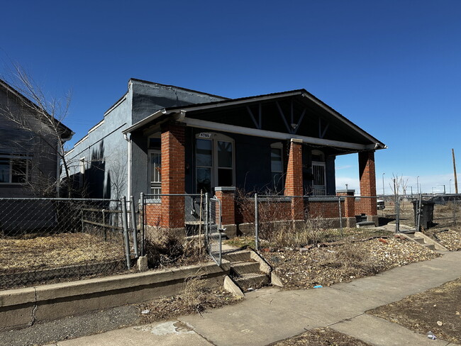 Building Photo - "Charming 1-Bed Duplex Retreat in Denver -...