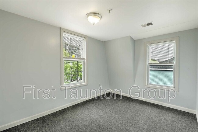 Foto del edificio - 458 Weir St