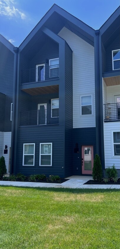 Photo - 550 Markham Street, Unit 13
