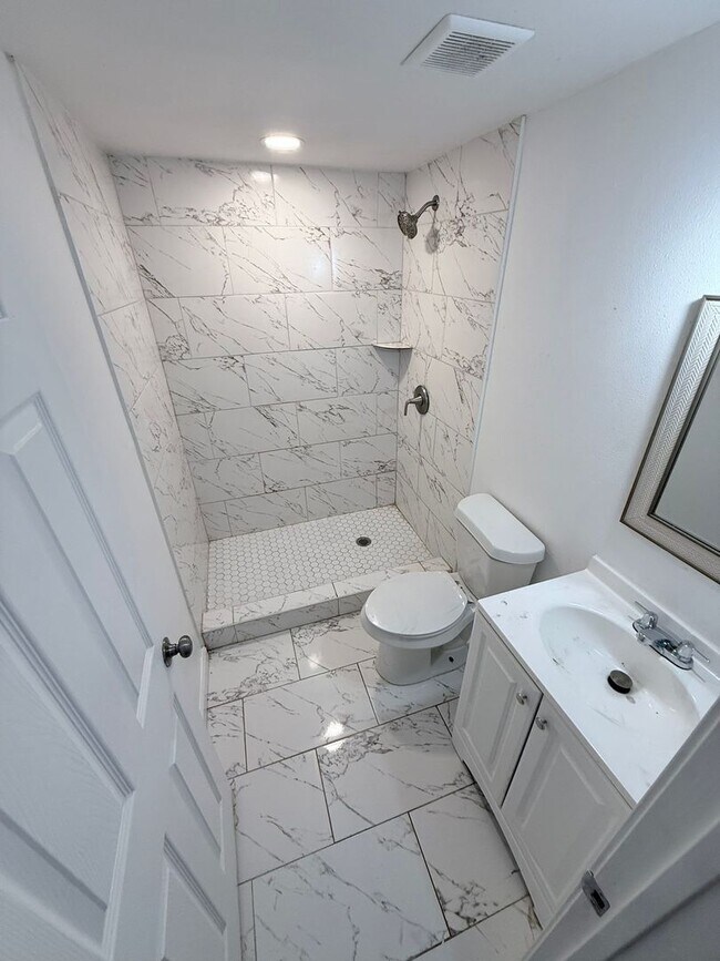 Foto del edificio - 423 E Sears St