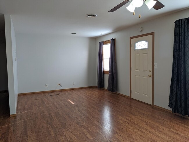 Building Photo - 1114 Emerald Ln