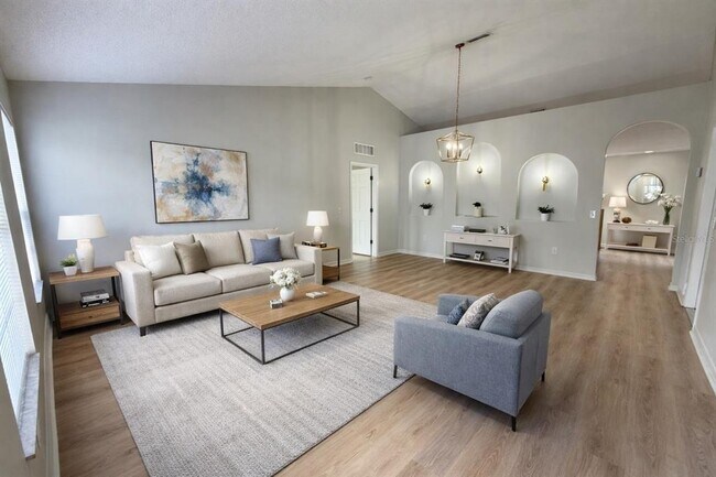 Building Photo - 12052 Villa Rd