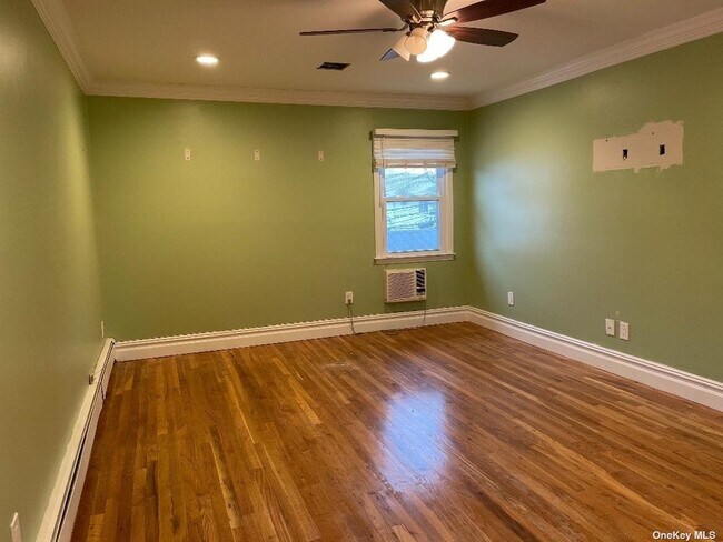 Foto del edificio - 568 Laurelton Blvd