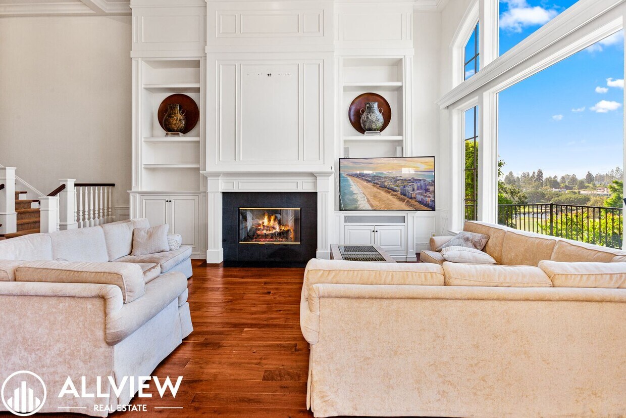 Primary Photo - Stunning 3 Bedroom + Bonus Room 3.5 Bath A...