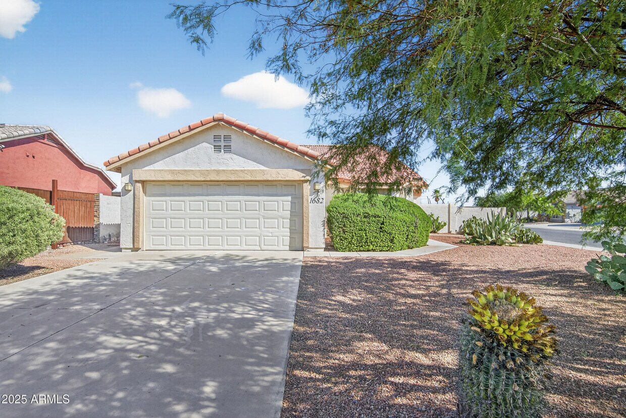 Foto principal - 1682 E Kielly Ln