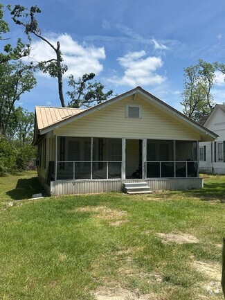Building Photo - 146 Wilson St