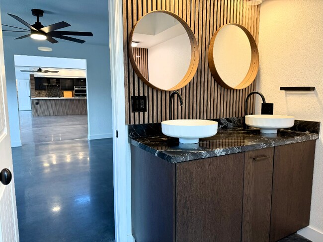 Foto del edificio - 9410 N 36th St