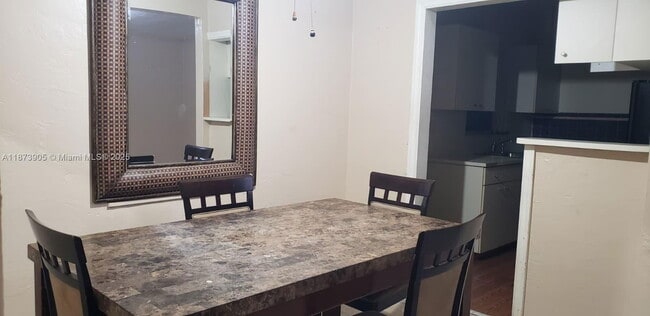 Foto del edificio - 2063 NE 173rd St