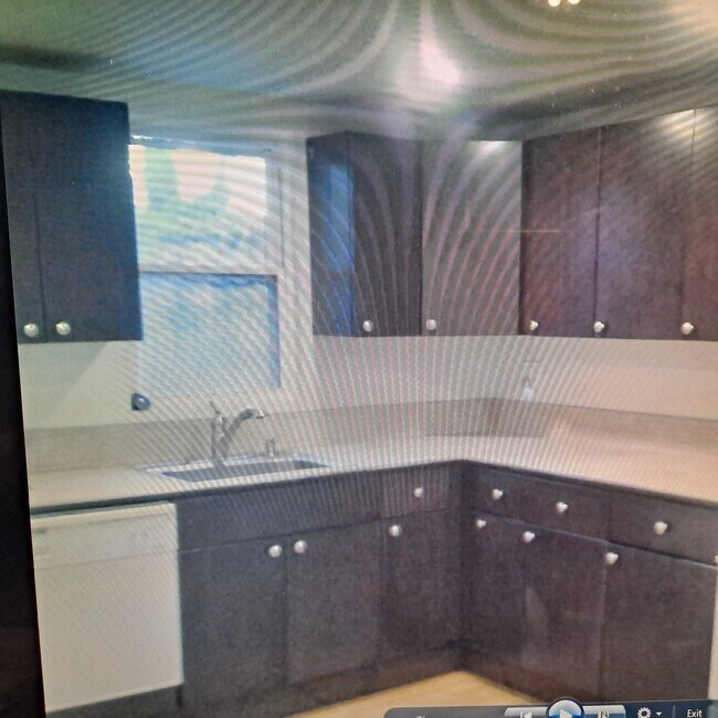 KITCHEN - 4735 Juniper St