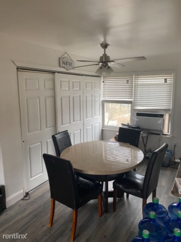 Foto del edificio - 5 br, 2 bath House - 300 Monmouth Ave