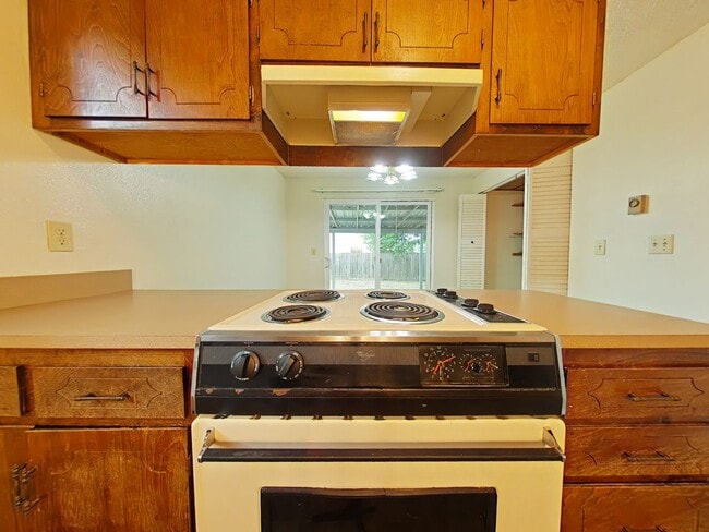 Building Photo - 2 Bedroom Duplex ~ North Corvallis ~ Pet F...