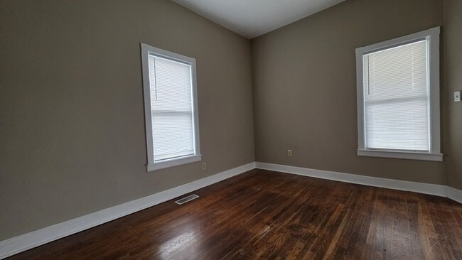 Building Photo - Nicely Renovated House for Lease